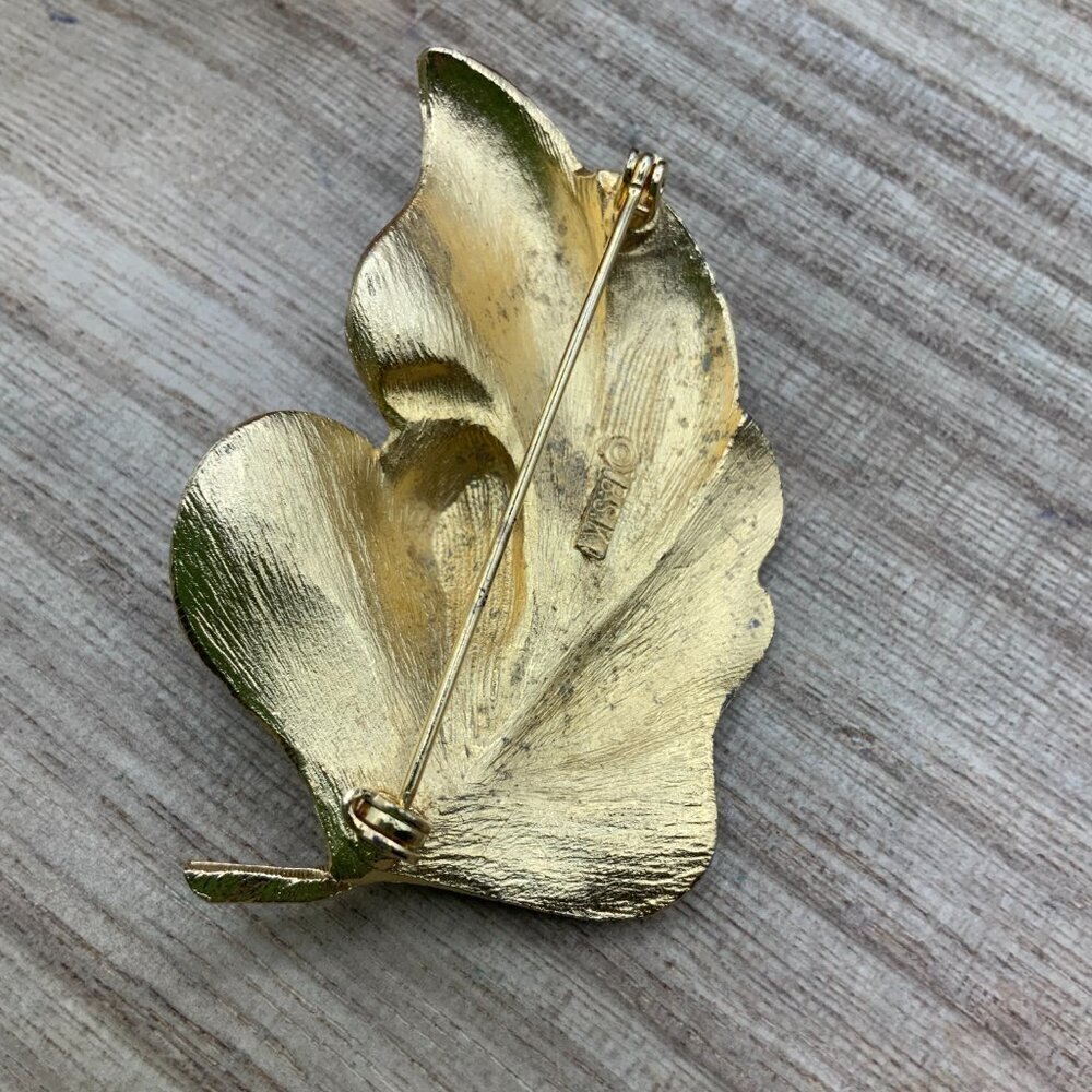 BSK Vintage Brushed Textured Gold Tone Leaf Brooch Pin - Picture 4 of 8